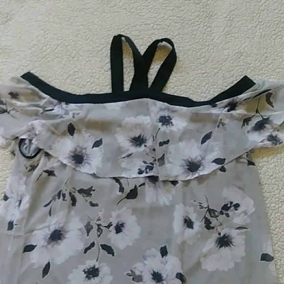 GRAY FLORAL PLUS SIZE DRESS - Picture 6 of 6